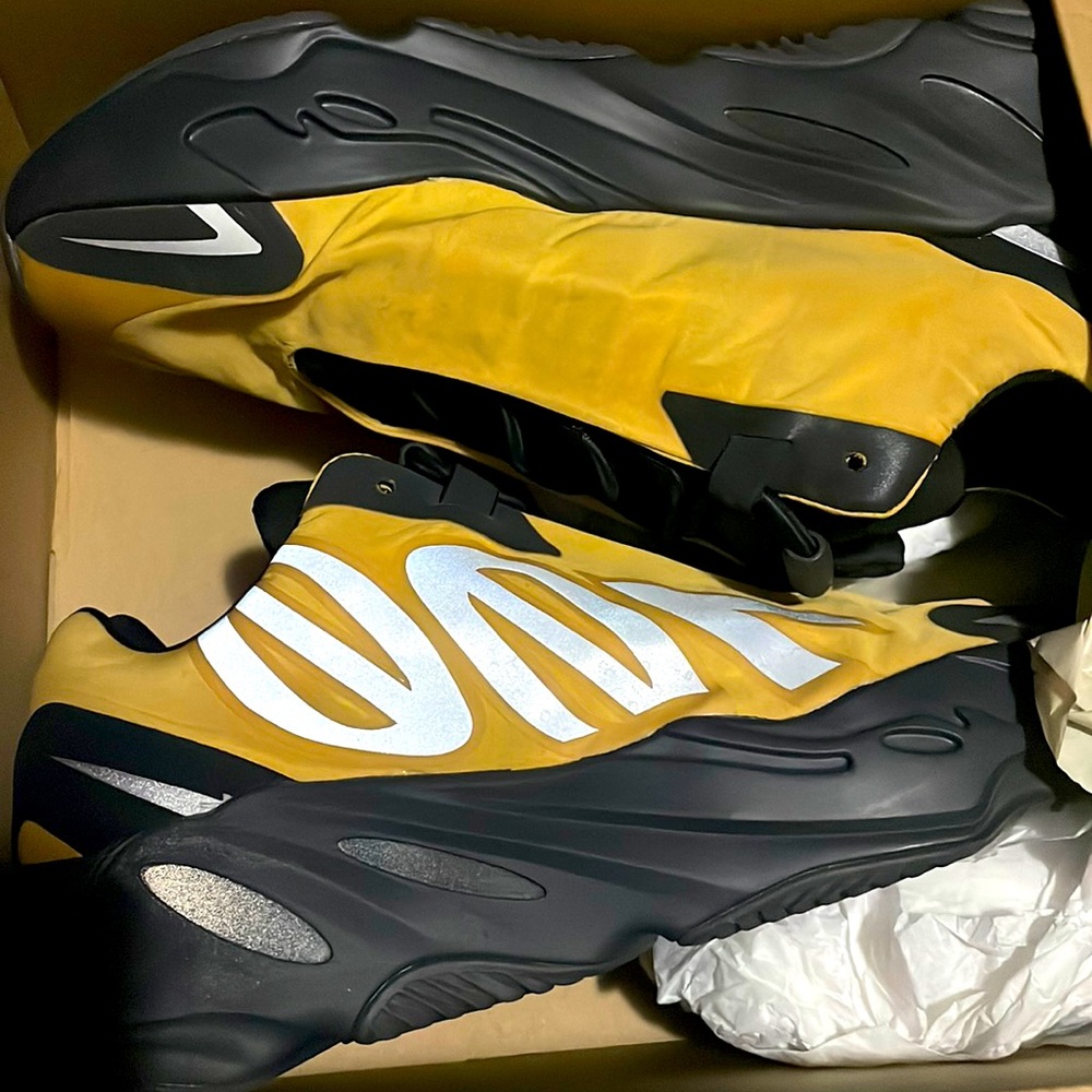 Yeezy honey 700